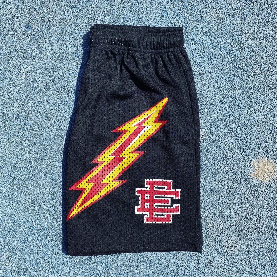 EE Lightning Short New Black - Image 2