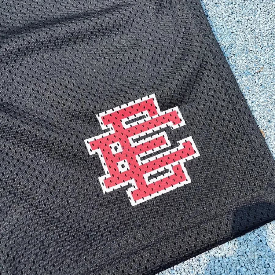 EE x Sixers Shorts Black - Image 3